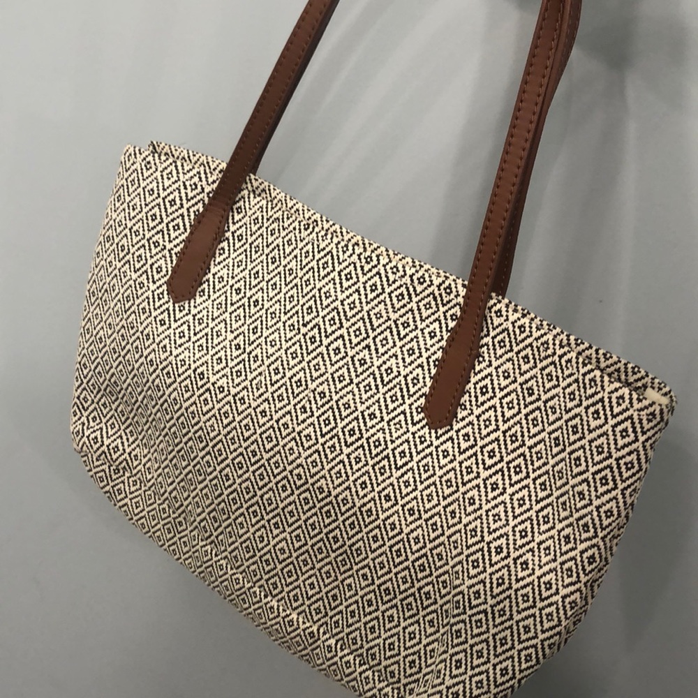 purse, no brand but supper cute!! great condition